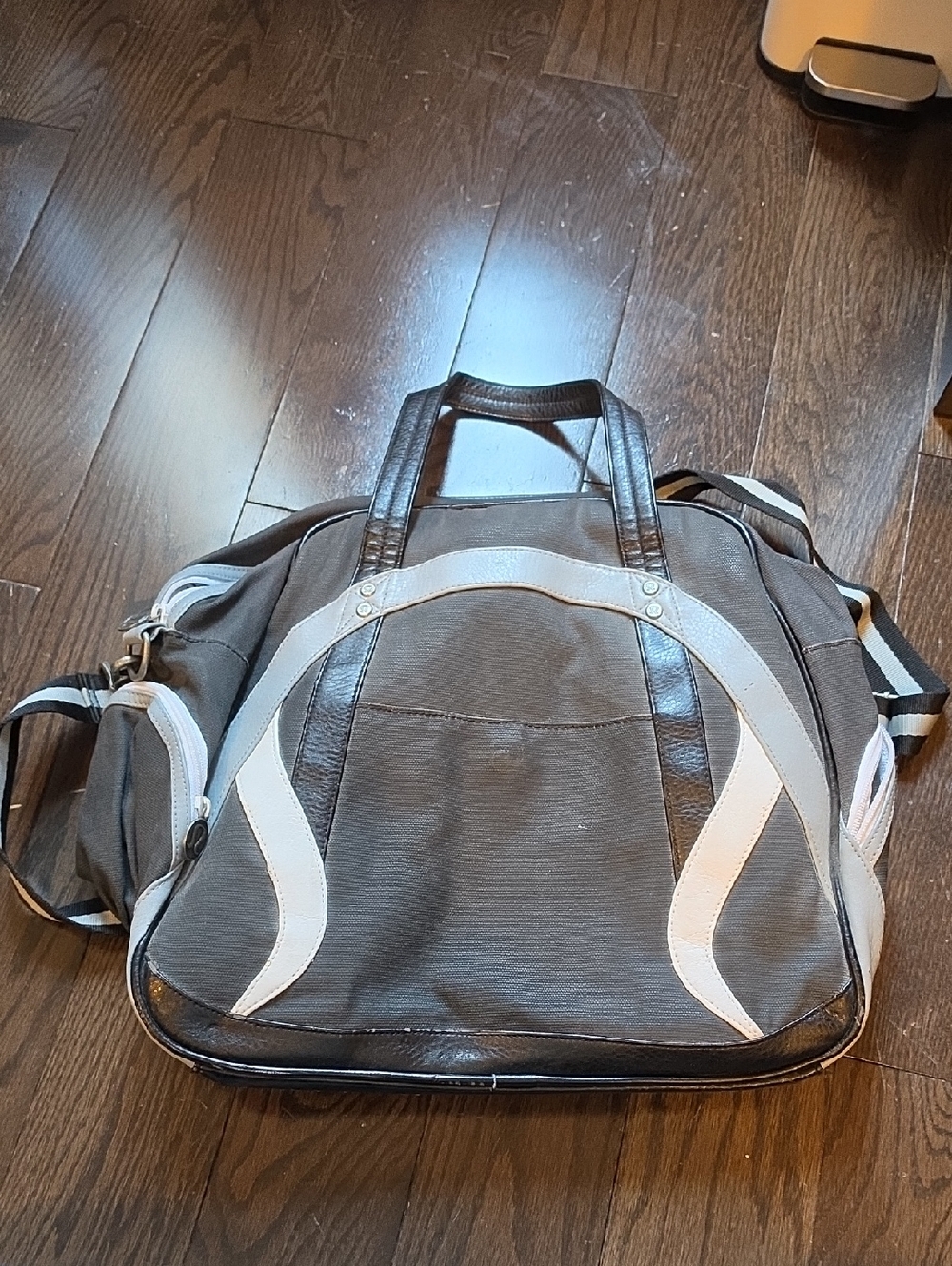 lululemon athletica gray and white travel duffel bag